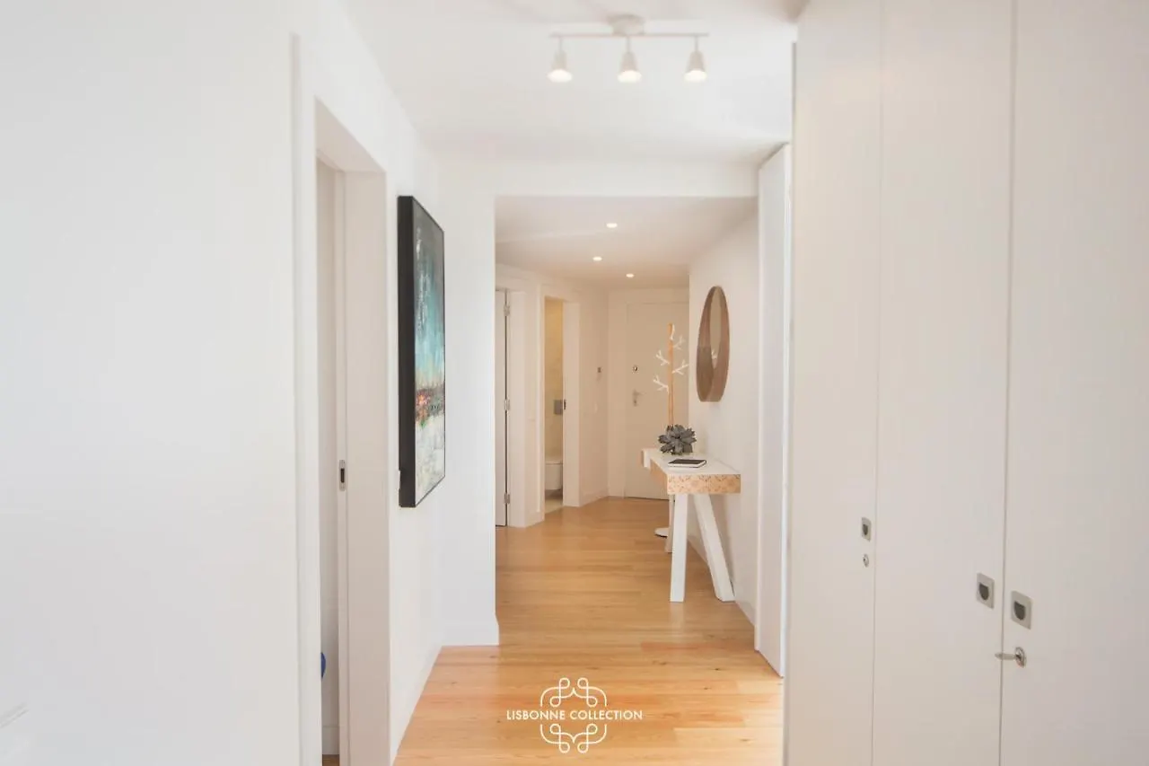 Central Apartment With Parking, Terrace And Swimming Pool 56 By Lisbonne Collection 0*, Lisboa